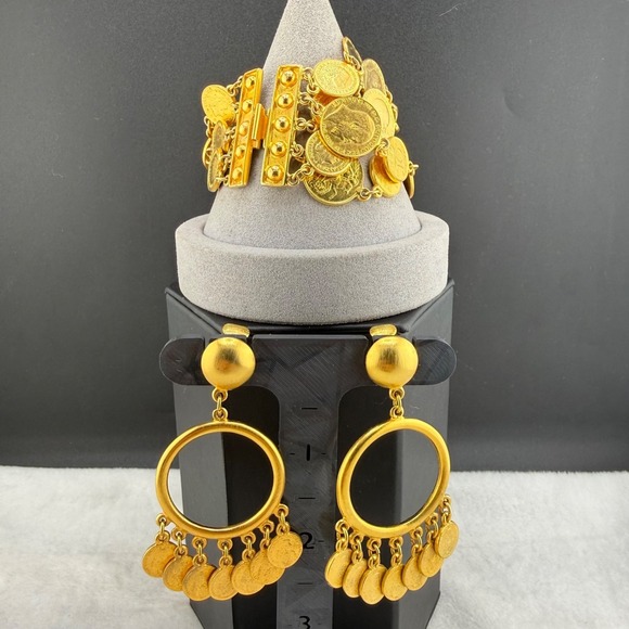 Ben-Amun Jewelry - Vintage Ben Amun Bracelet Clip On Earrings Set Coin Gold Tone 6.5"